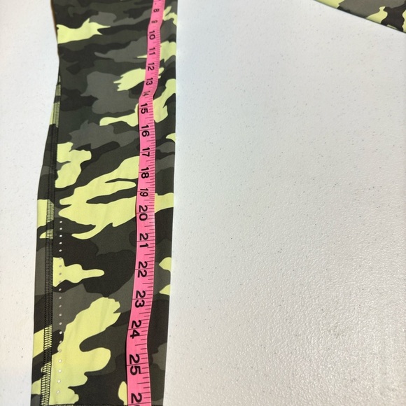 Lululemon swift speed he tight camo print yoga leggings women’s size 6 - Picture 10 of 10